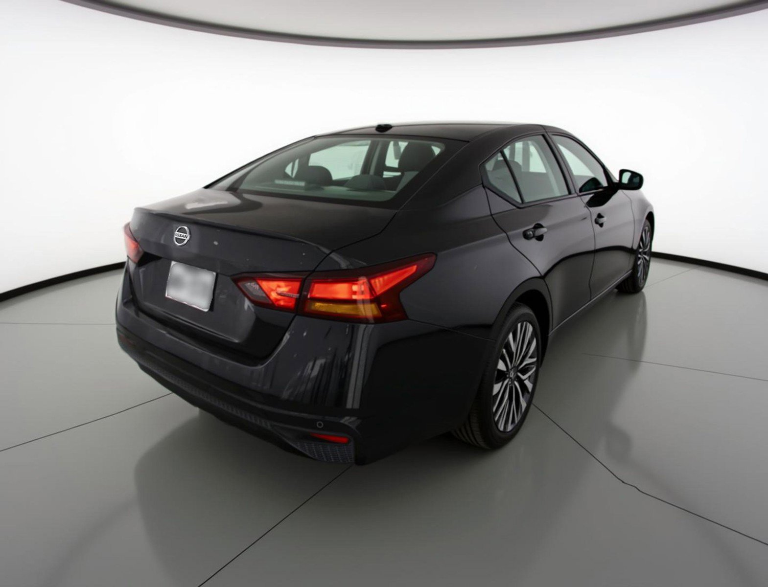 Used 2025 Nissan Altima 2.5 SV image 9