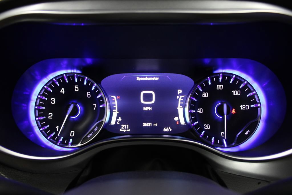 Used 2025 Chrysler Pacifica Limited FWD image 11