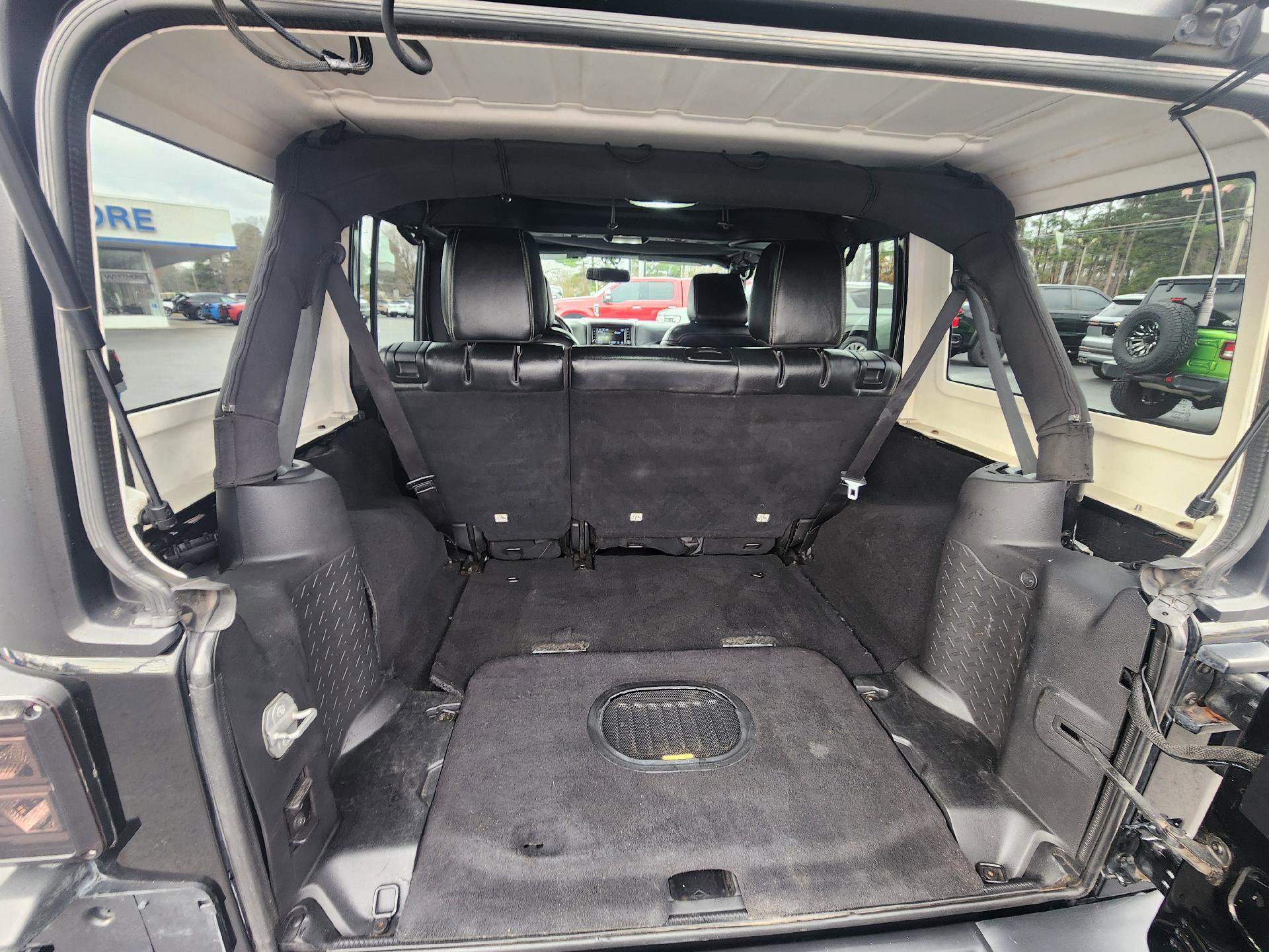 Used 2016 Jeep Wrangler Unlimited Rubicon image 12