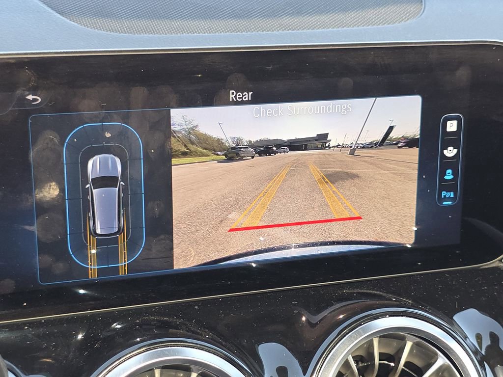 Used 2024 Mercedes-Benz GLB 250 4MATIC image 14