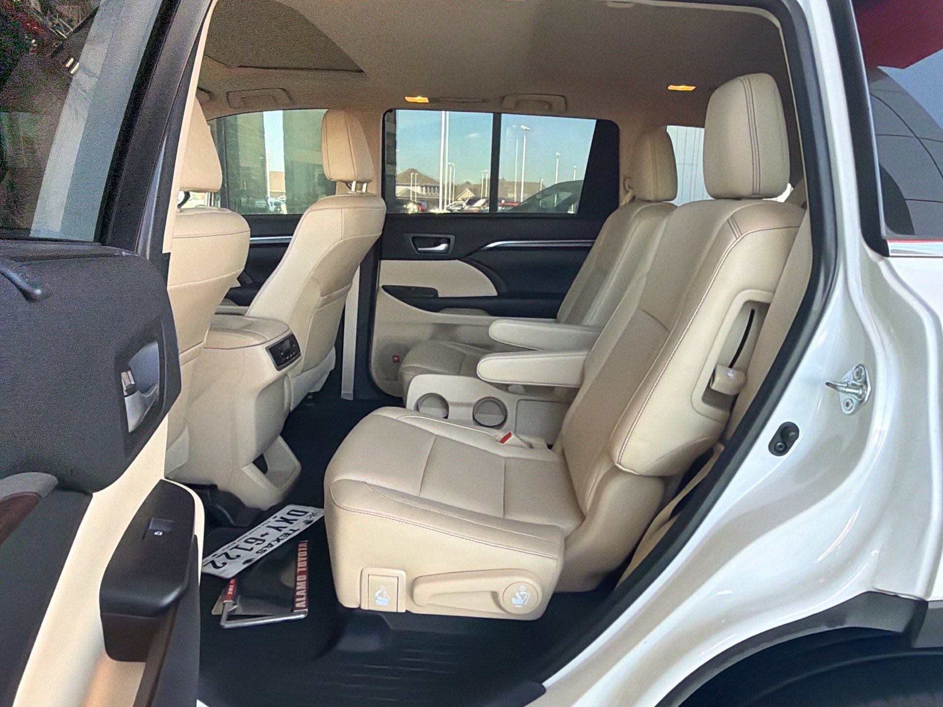 Used 2015 Toyota Highlander Limited FWD image 11