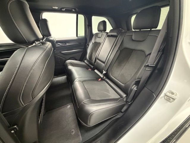 Used 2023 Jeep Grand Cherokee Altitude AWD/4WD image 26