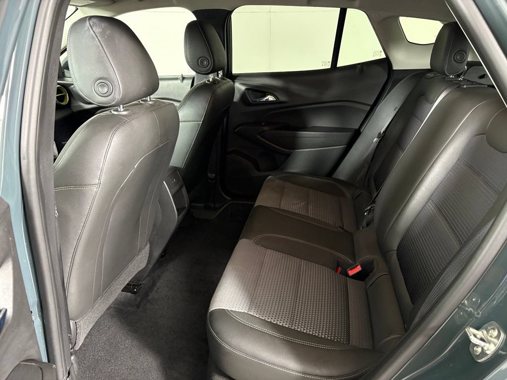 Used 2025 Chevrolet Trax LT FWD image 35