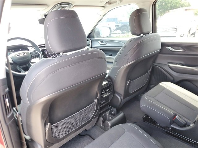 Used 2024 Jeep Grand Cherokee L Laredo image 13