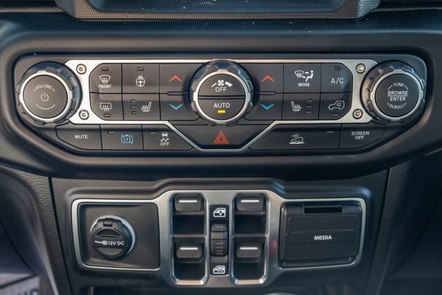 Used 2021 Jeep Wrangler Unlimited Sahara w/ Cold Weather Group AWD/4WD image 25