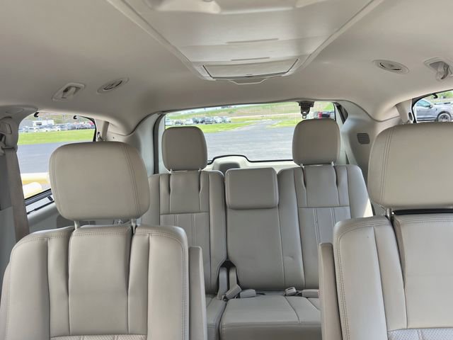 Used 2011 Chrysler Town & Country Touring-L w/ Entertainment Group #2 FWD image 13