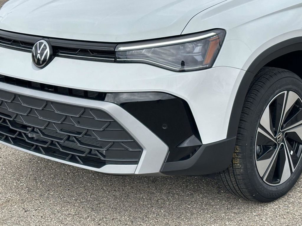 New 2026 Volkswagen Taos SE image 6