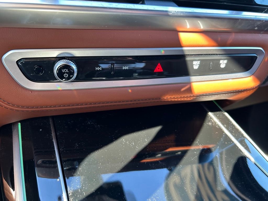 Used 2023 BMW X7 M60i w/ Executive Package image 29