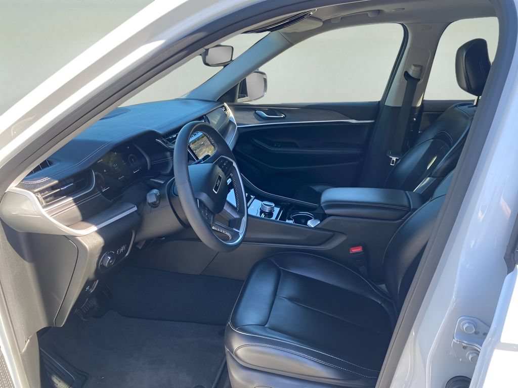 Used 2023 Jeep Grand Cherokee L Limited AWD/4WD image 16