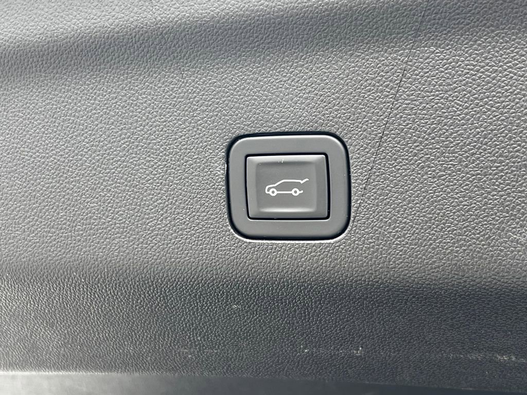 Used 2025 Chevrolet Tahoe LT image 17