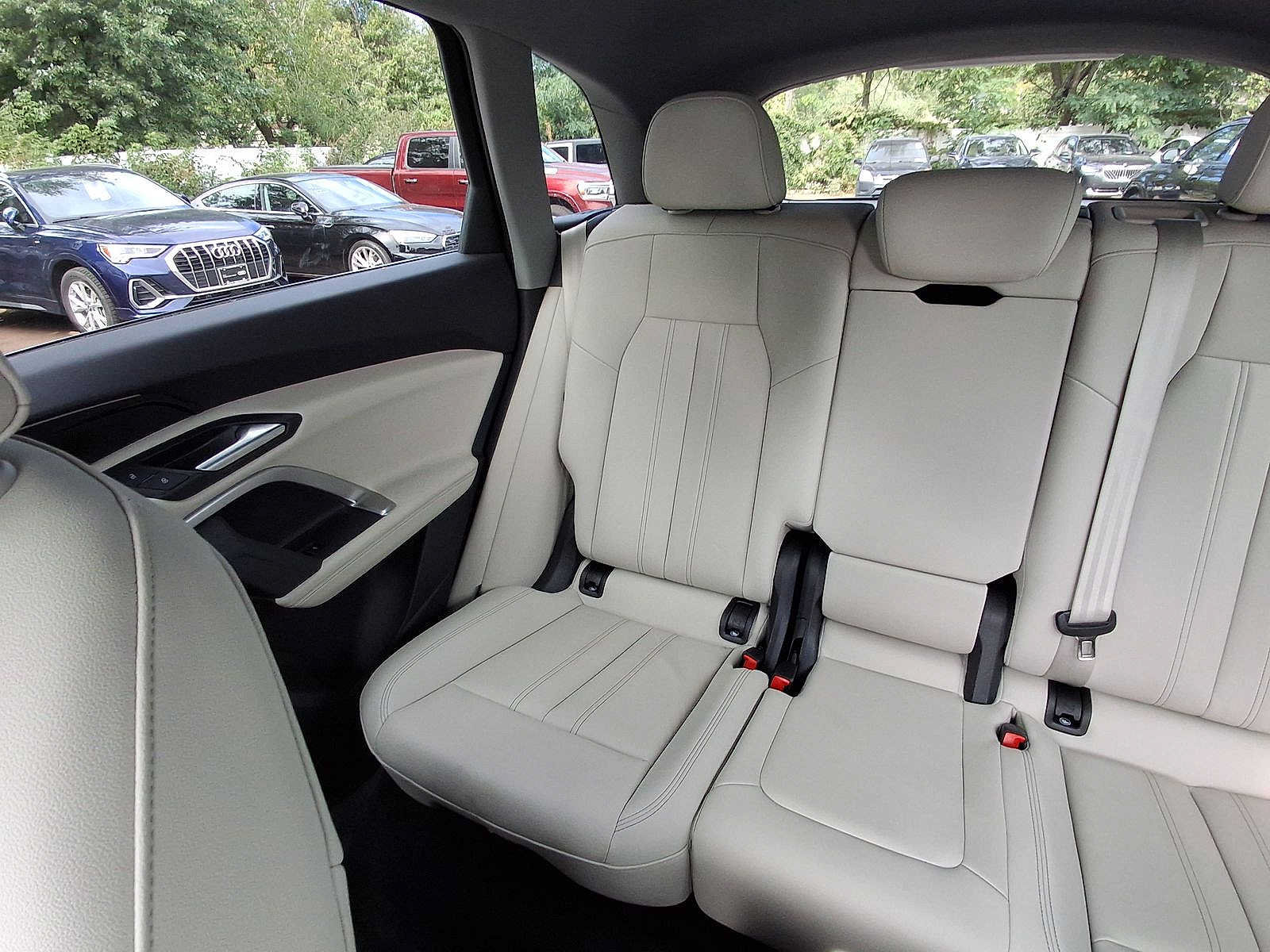 Certified 2025 Audi Q5 Premium w/ Convenience Package AWD/4WD image 12