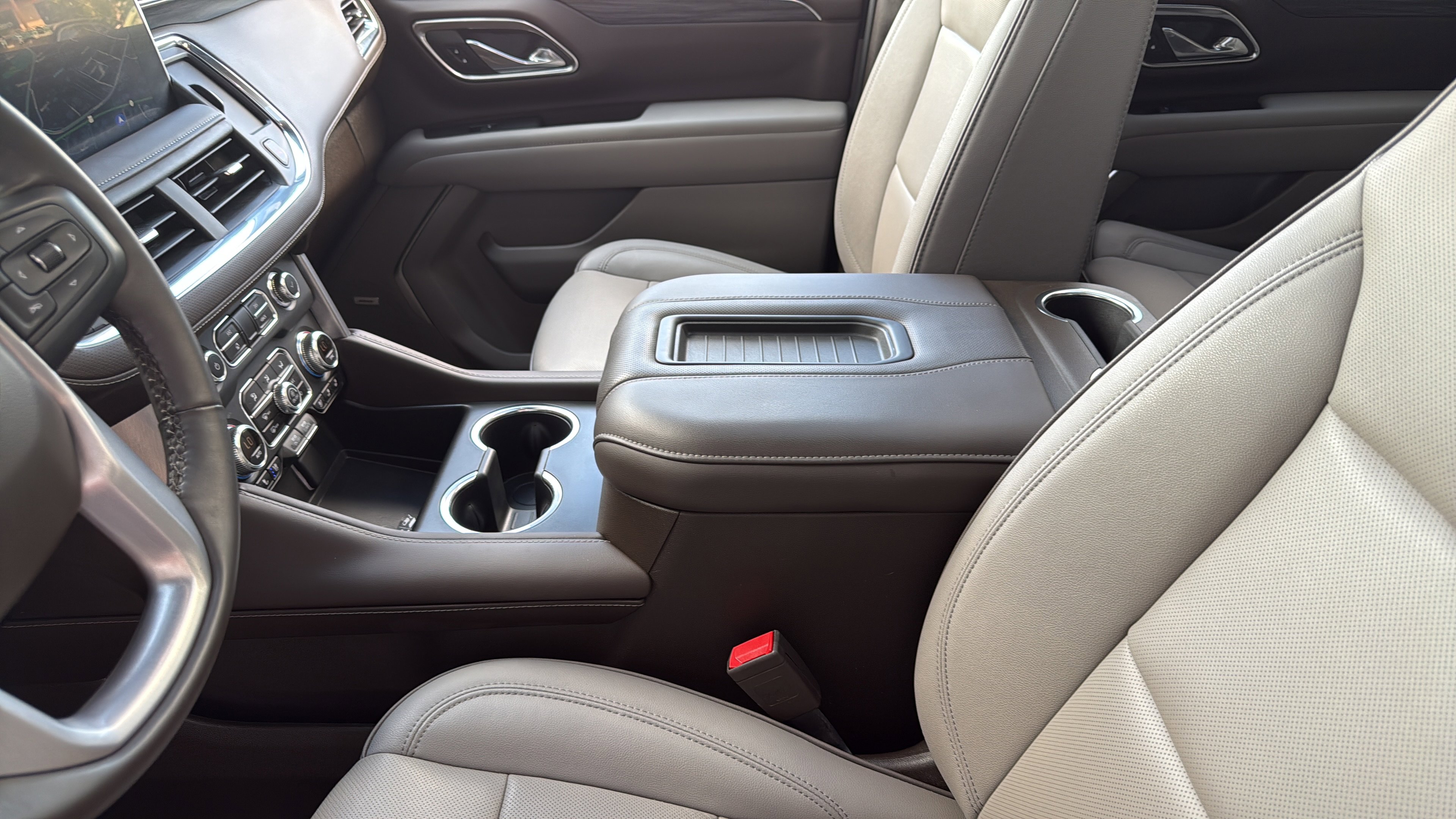Used 2024 GMC Yukon SLT w/ SLT Premium Package RWD image 19