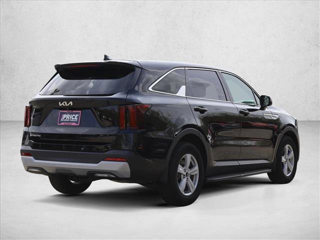 Used 2025 Kia Sorento LX FWD image 5