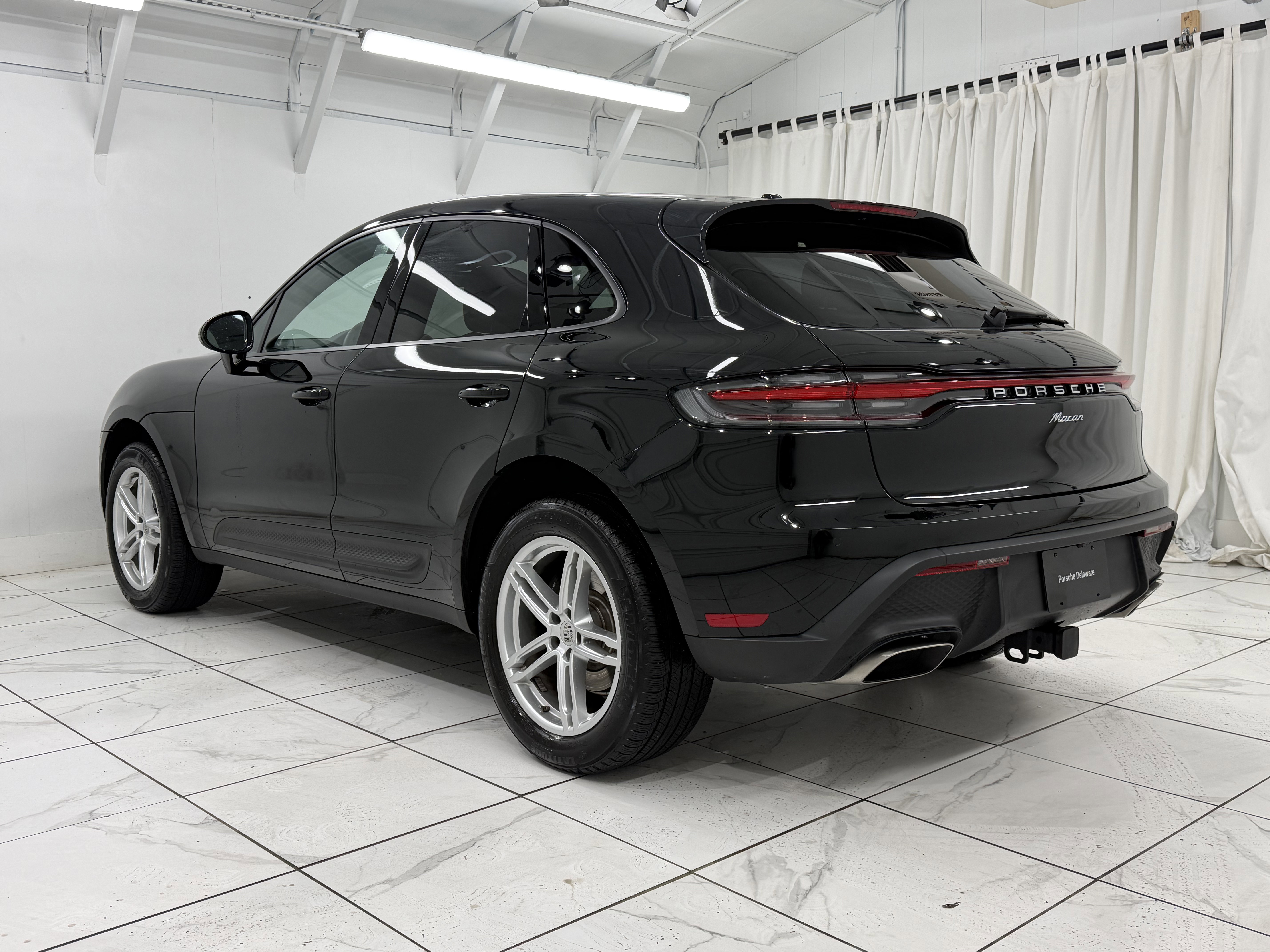Certified 2025 Porsche Macan image 14