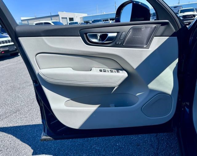 New 2026 Volvo XC60 B5 Ultra w/ Climate Package image 14