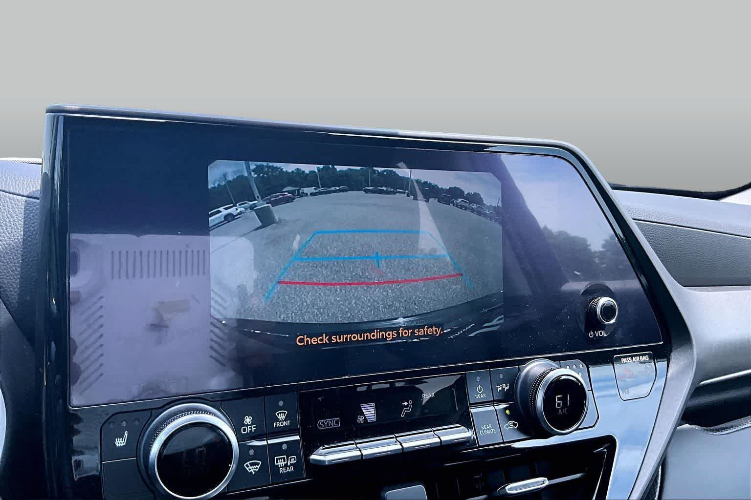 Used 2023 Toyota Highlander XLE AWD/4WD image 27