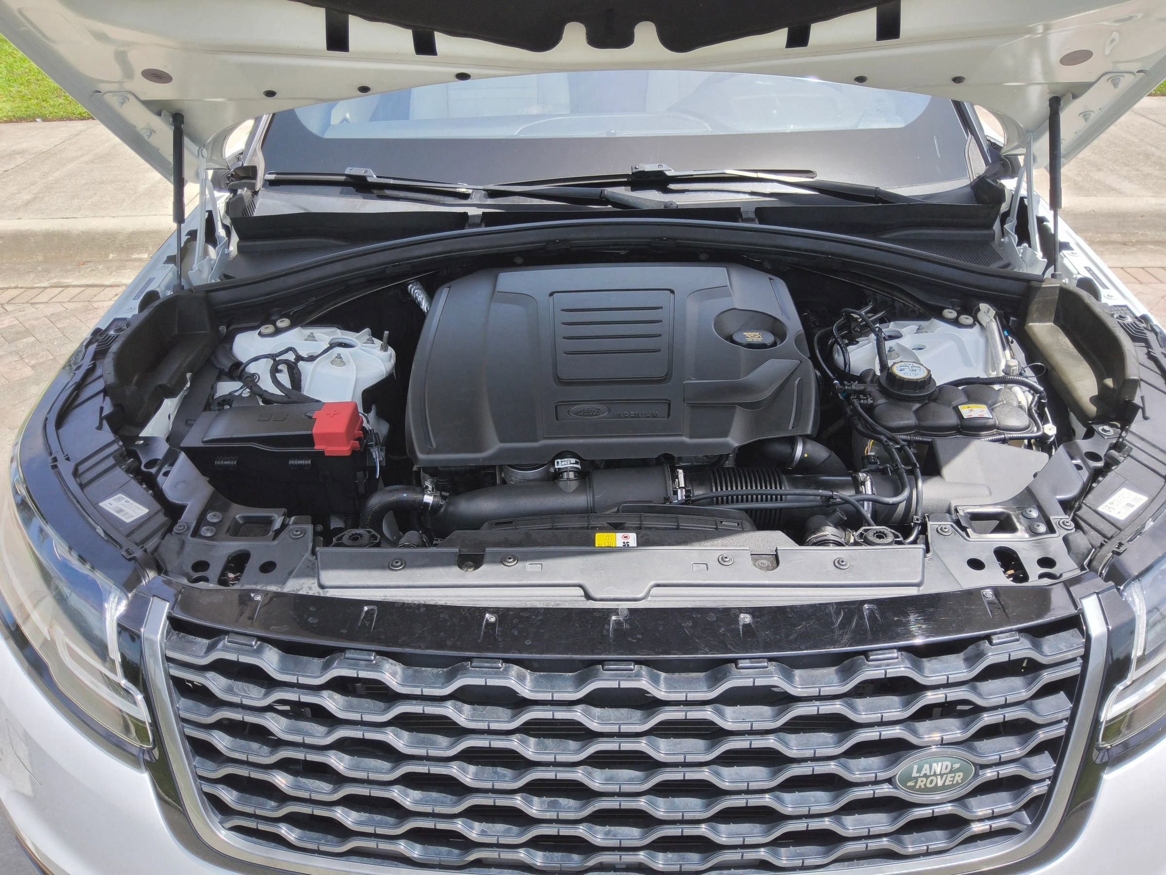 Used 2019 Land Rover Range Rover Velar R-Dynamic SE image 35