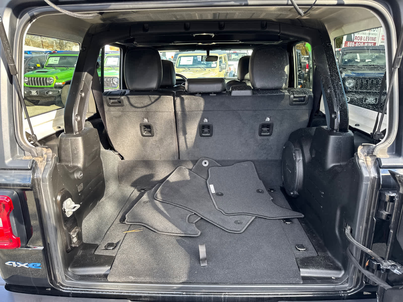 Used 2022 Jeep Wrangler Unlimited Sahara w/ Cold Weather Group image 36