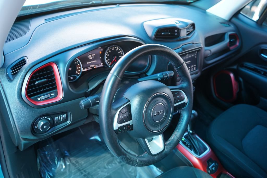 Used 2020 Jeep Renegade Trailhawk w/ Cold Weather Group AWD/4WD image 17