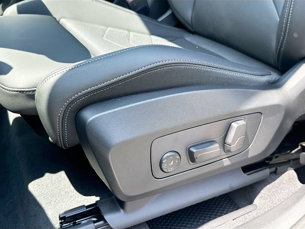 Used 2026 BMW X1 xDrive28i w/ Technology Package AWD/4WD image 19