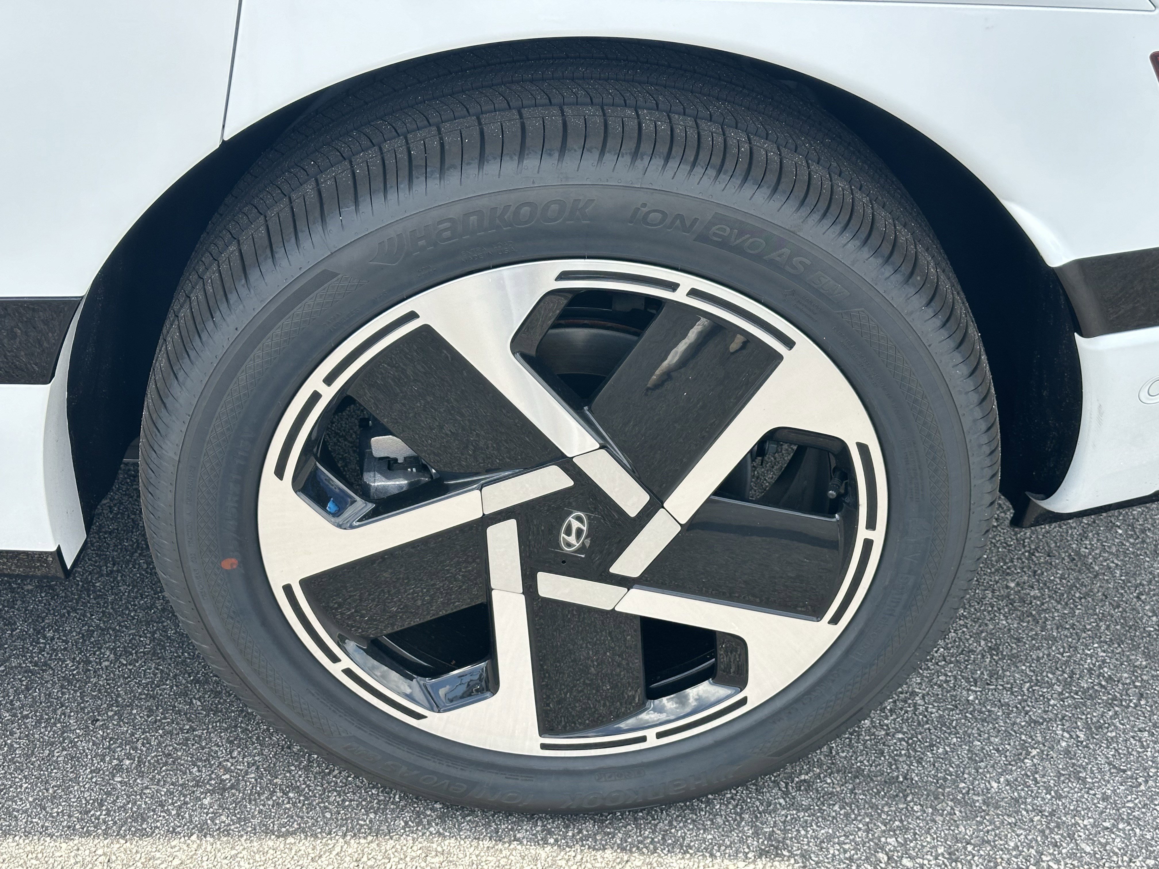 New 2026 Hyundai Ioniq 9 Calligraphy image 19