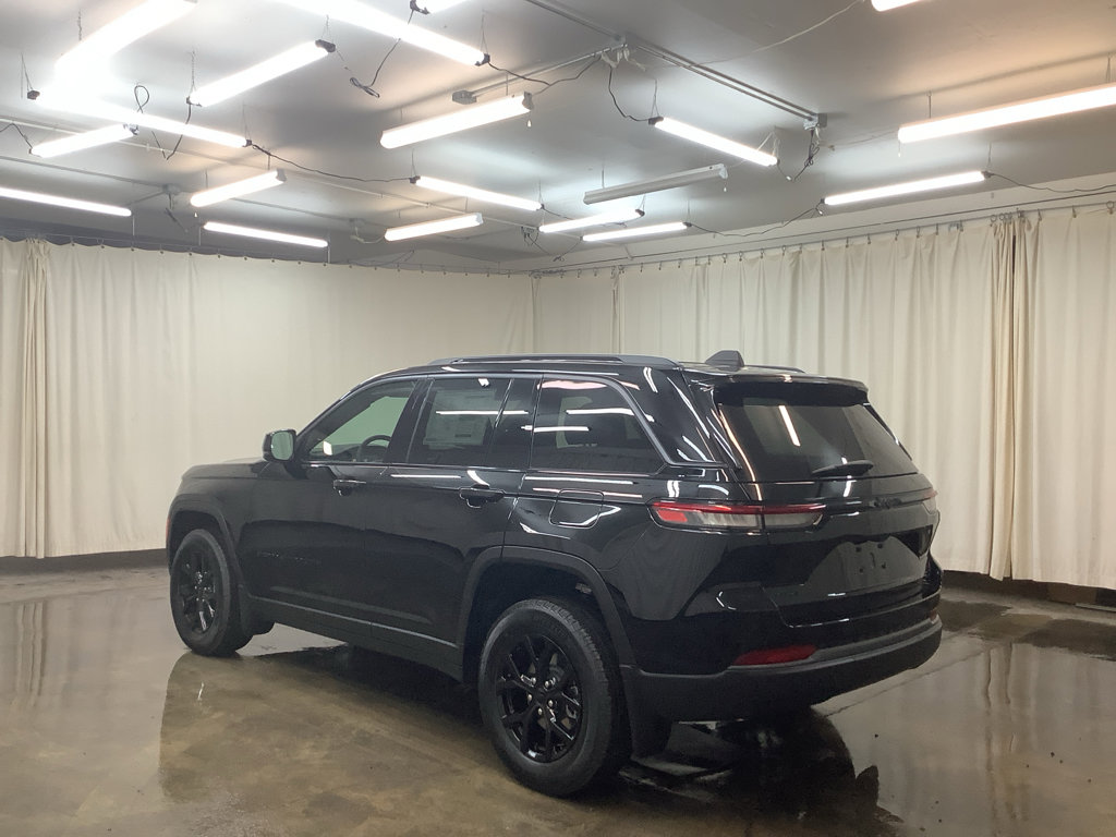 New 2026 Jeep Grand Cherokee Altitude image 9