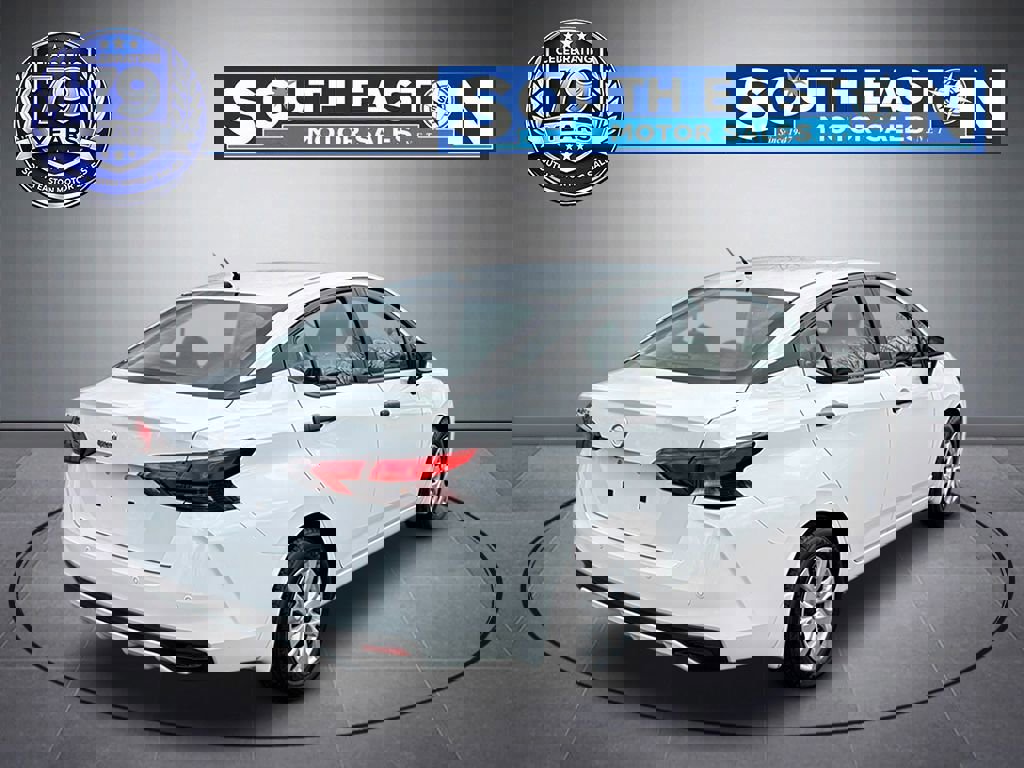 Used 2022 Nissan Versa S image 6