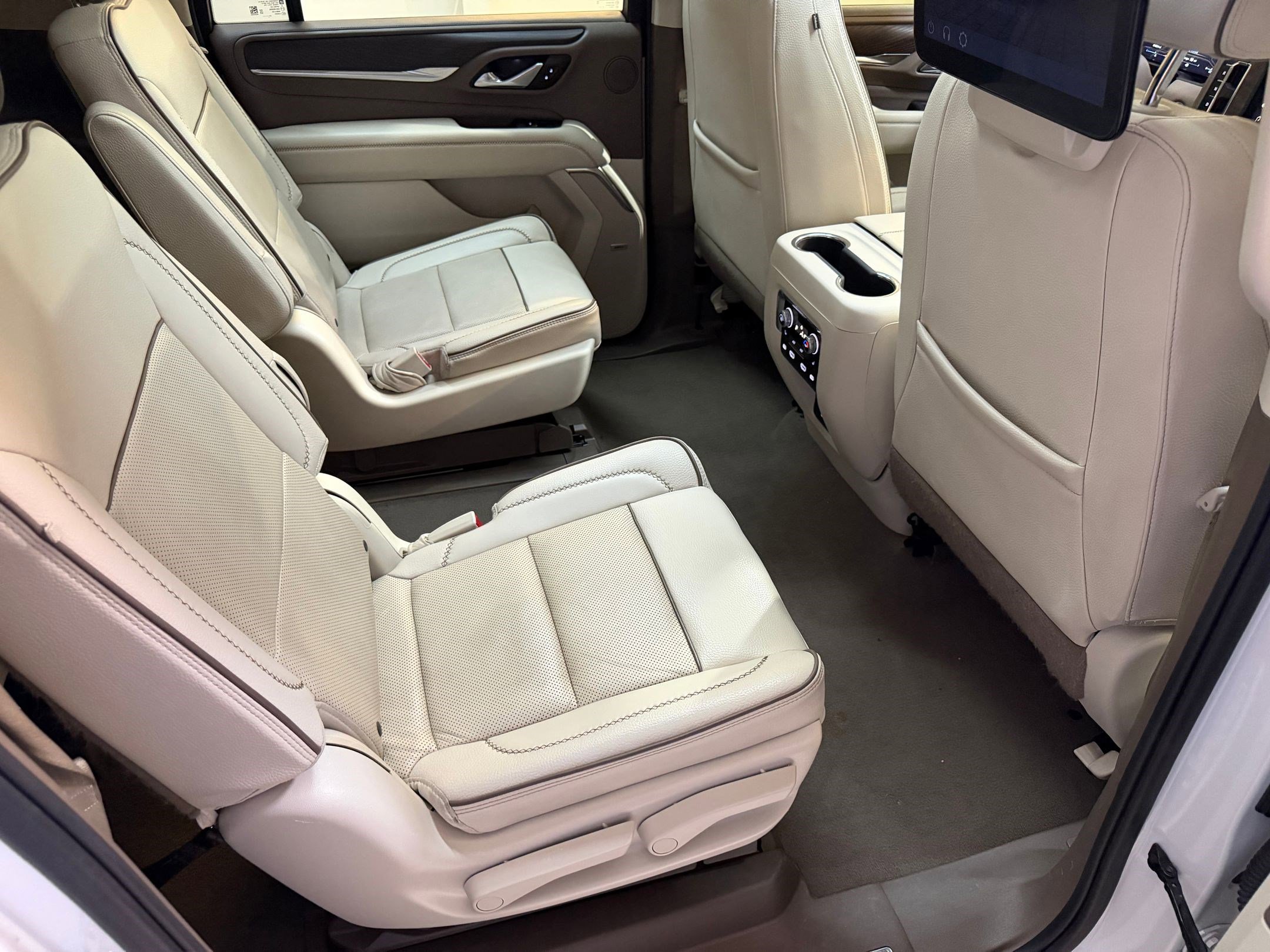 Used 2023 GMC Yukon XL Denali image 46