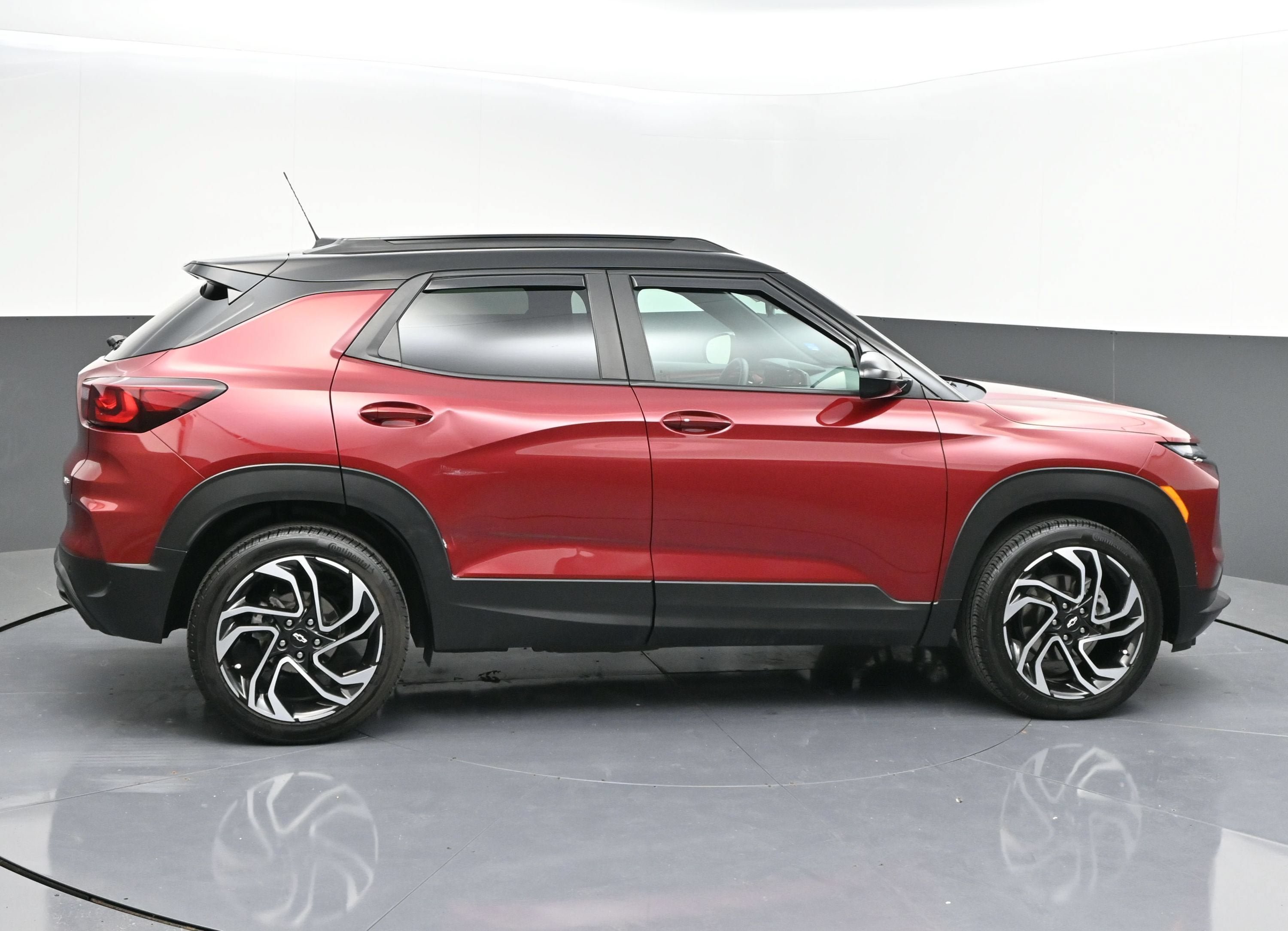 Used 2024 Chevrolet TrailBlazer RS w/ Convenience Package AWD/4WD image 8