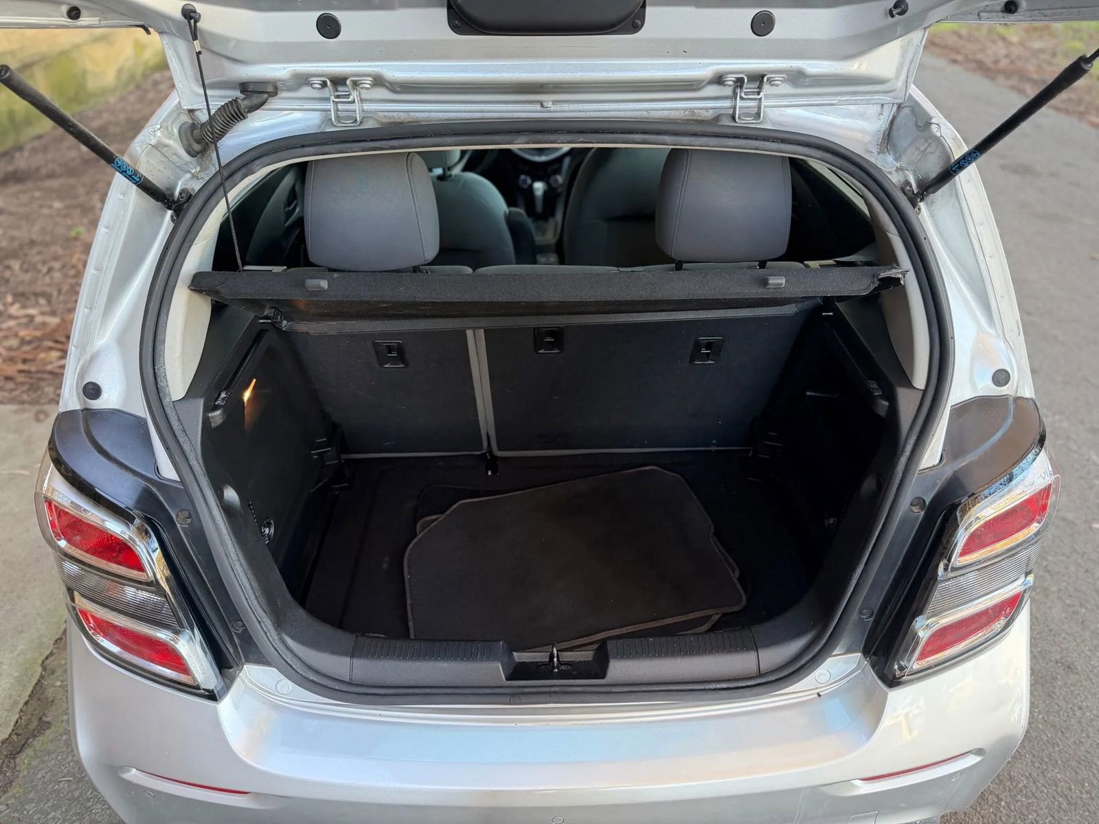 Used 2020 Chevrolet Sonic LT image 20