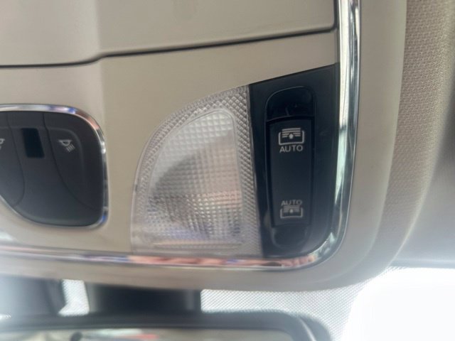 Used 2018 Jeep Cherokee Overland w/ Technology Group AWD/4WD image 33