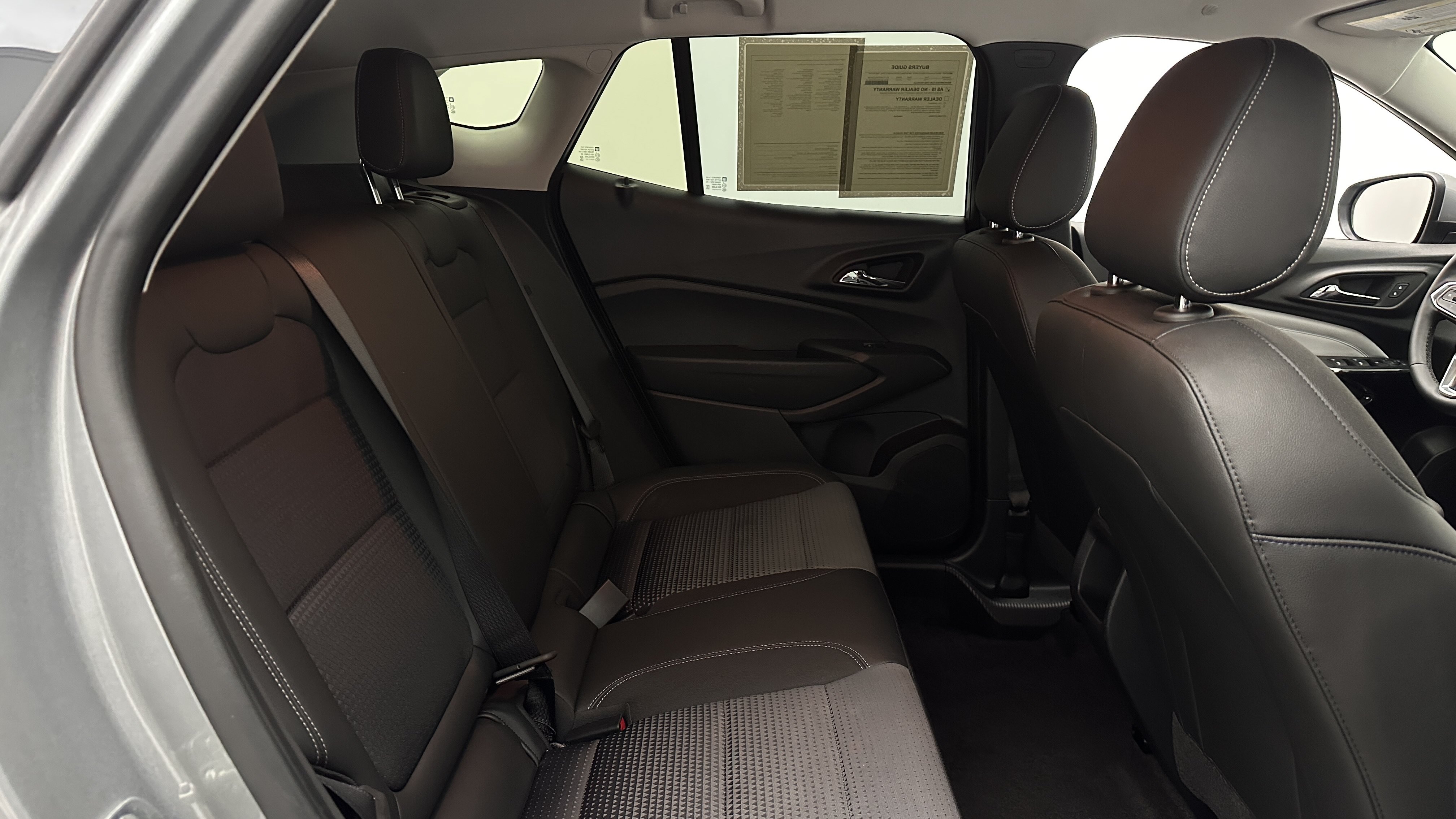 Used 2025 Chevrolet Trax LT w/ LT Convenience Package FWD image 28