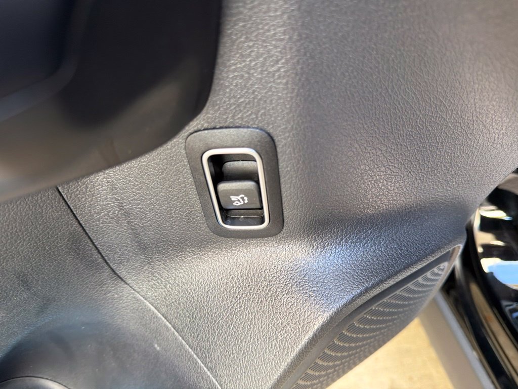 Used 2025 Mercedes-Benz GLA 250 image 40
