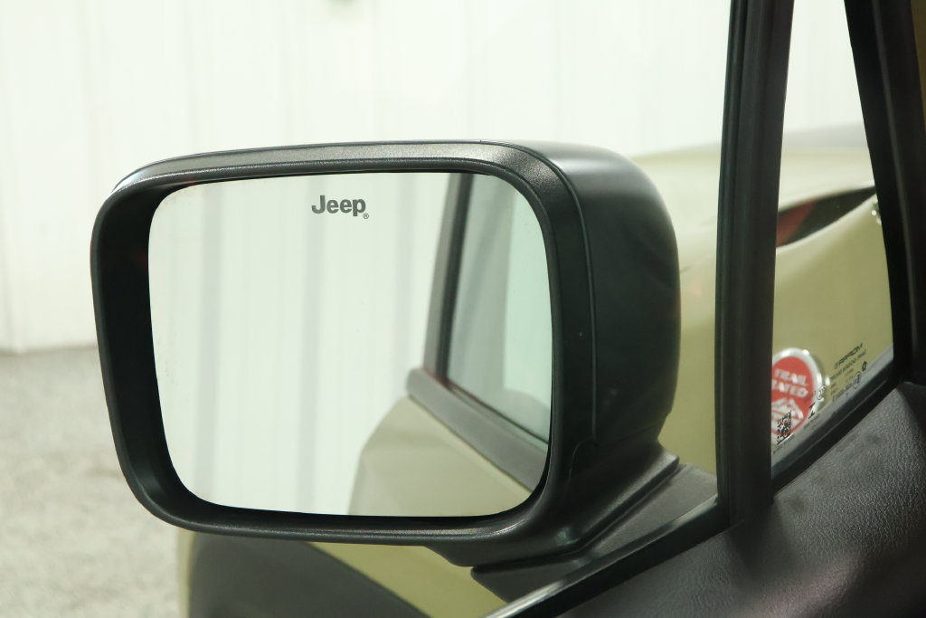 Used 2015 Jeep Renegade Trailhawk AWD/4WD image 21
