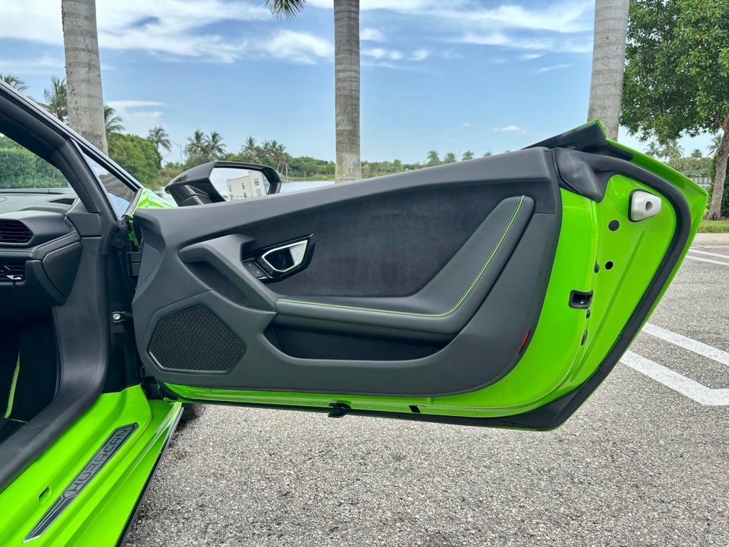 Used 2021 Lamborghini Huracan EVO RWD image 22