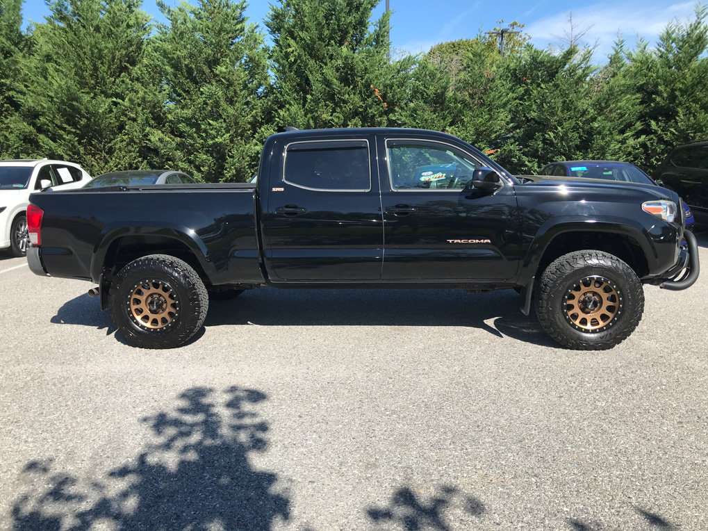 Used 2017 Toyota Tacoma SR5 AWD/4WD image 8