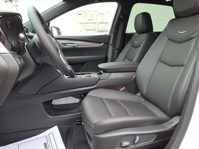 New 2026 Cadillac XT5 Luxury w/ LPO, Bronce Accent Package image 7