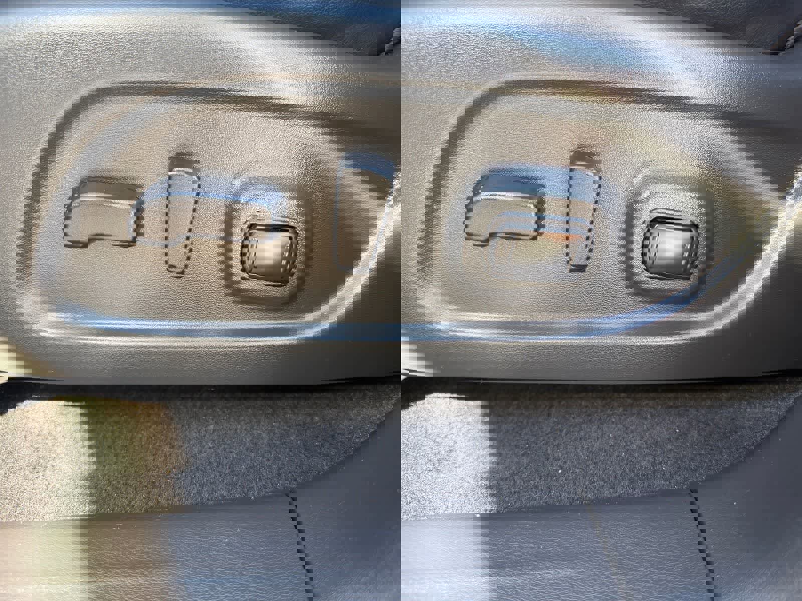 Used 2020 Nissan Pathfinder SL image 12