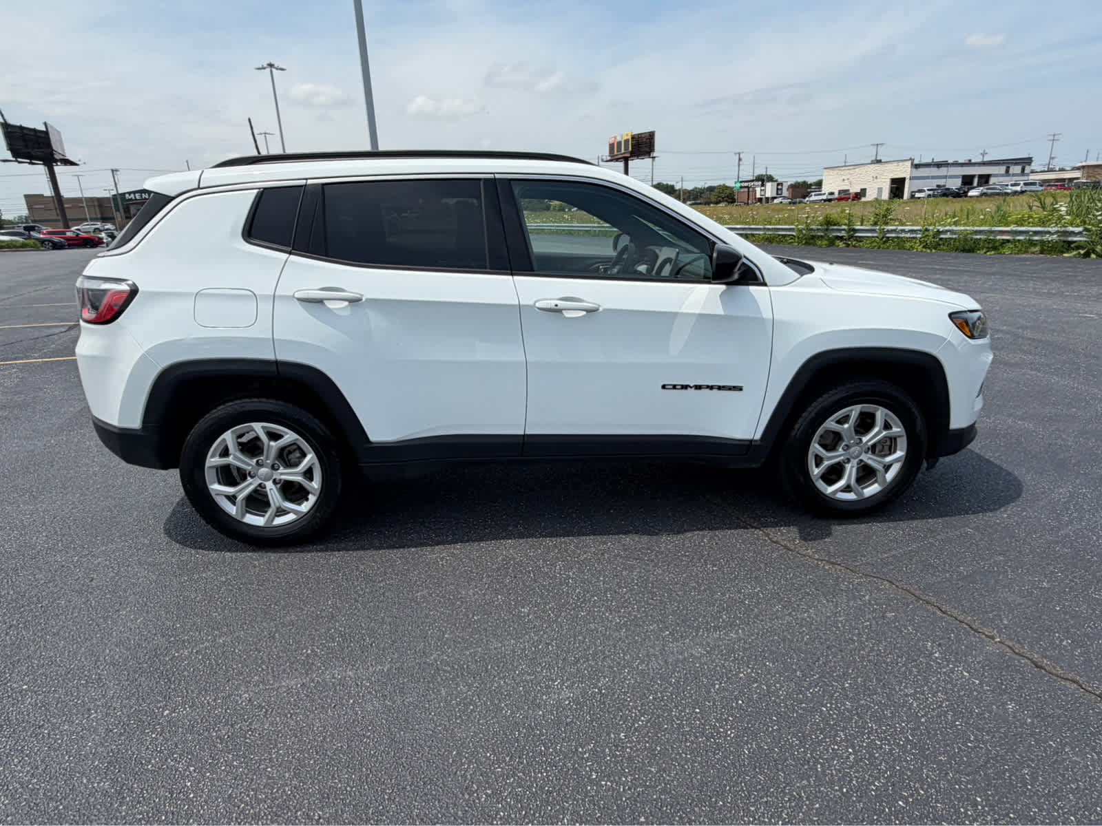Used 2024 Jeep Compass Latitude AWD/4WD image 11