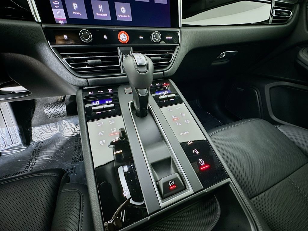 Used 2025 Porsche Macan image 19