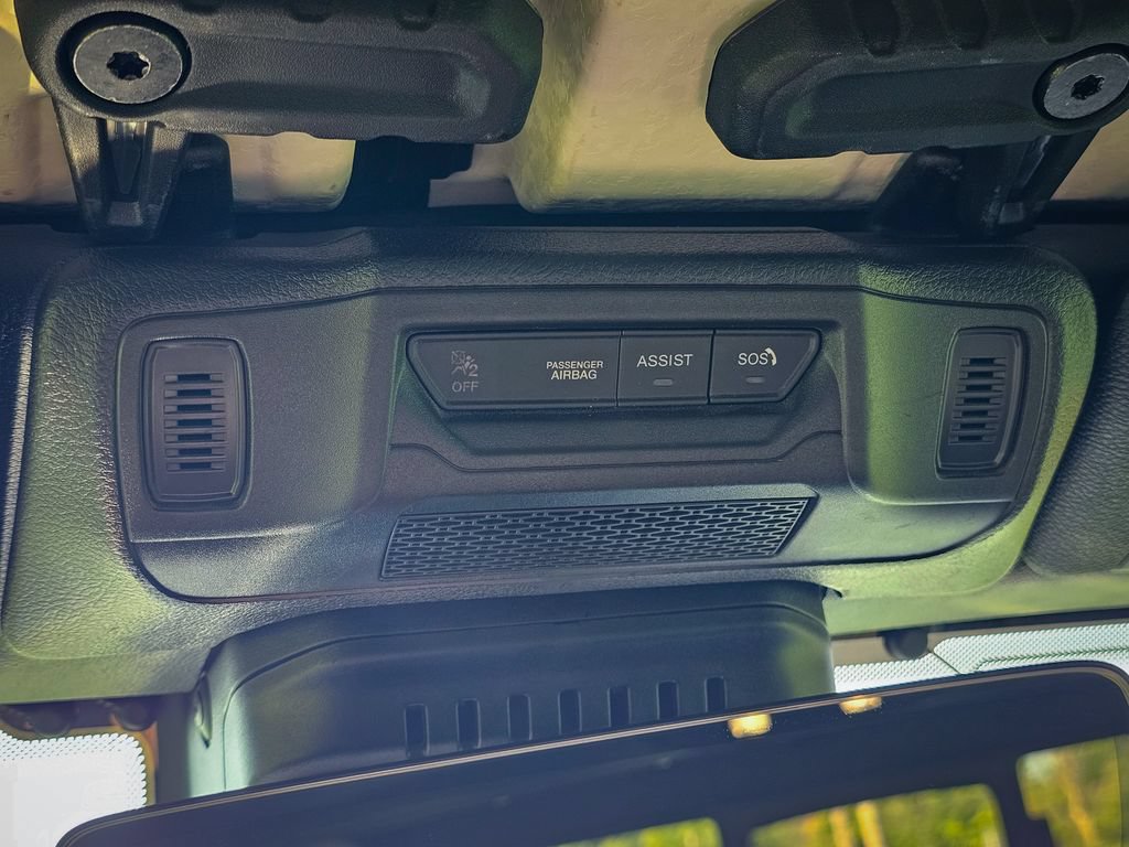 Used 2025 Jeep Gladiator Mojave AWD/4WD image 32
