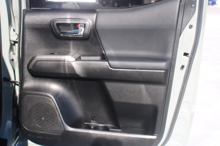 Used 2022 Toyota Tacoma TRD Off-Road AWD/4WD image 18