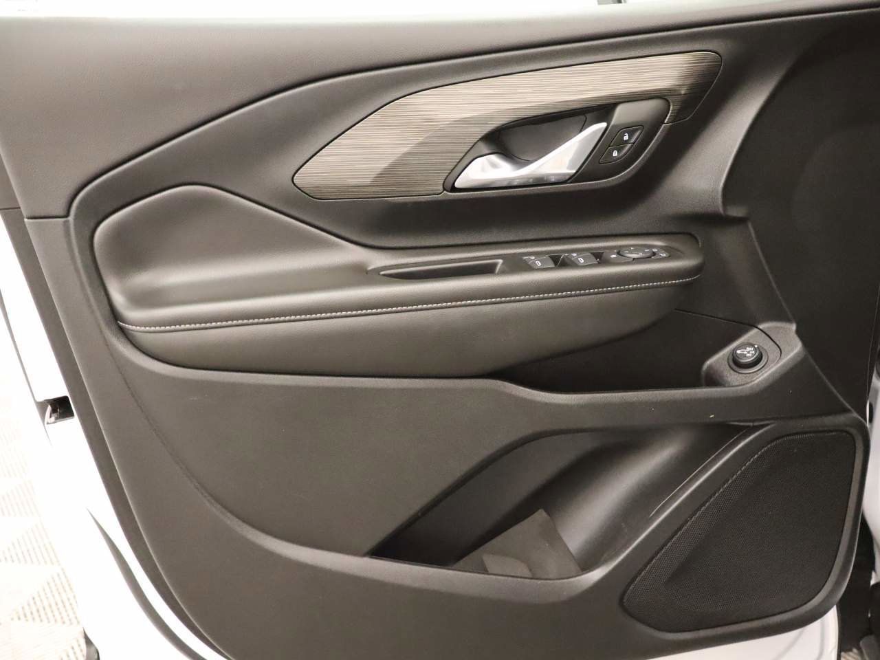 Used 2023 GMC Terrain SLE w/ Driver Convenience Package image 17