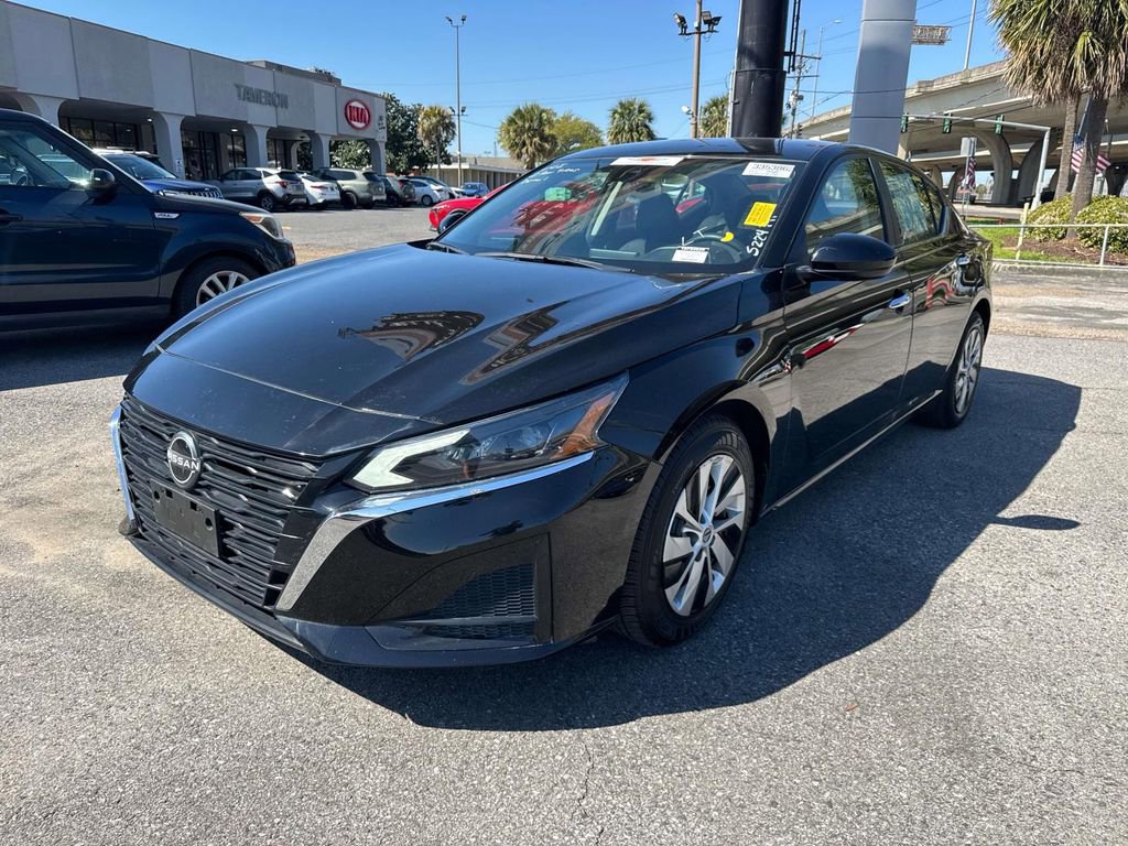 Used 2023 Nissan Altima 2.5 S image 3