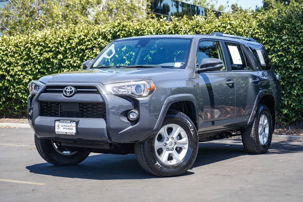 Used 2024 Toyota 4Runner SR5 Premium w/ Moonroof Package AWD/4WD video 1