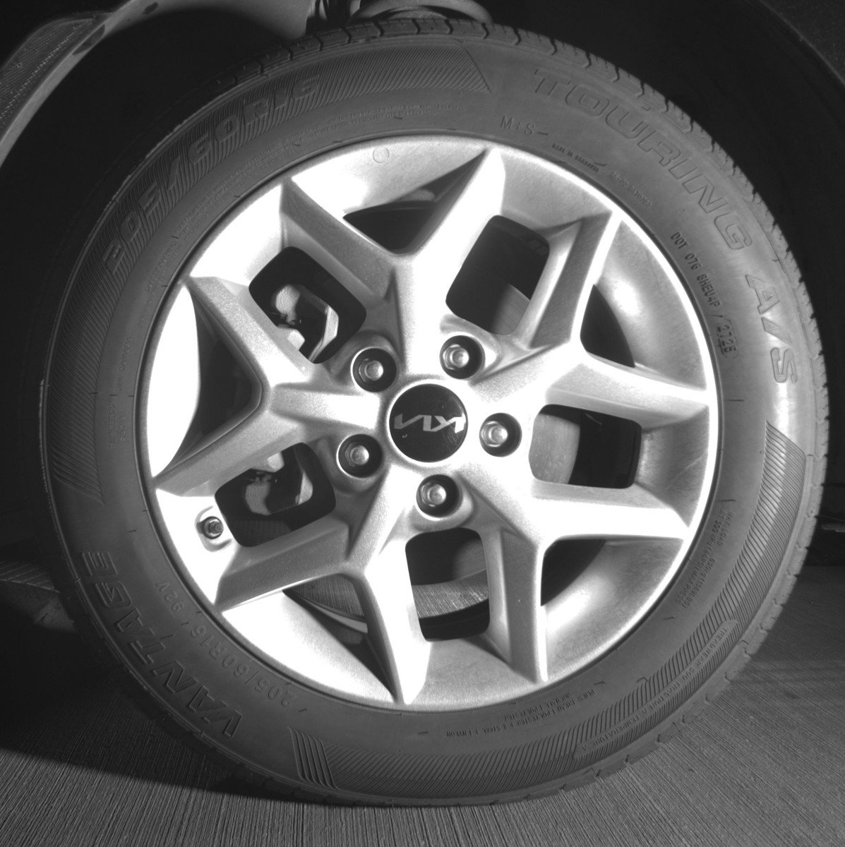 Used 2025 Kia Soul LX w/ LX Technology Package FWD image 12