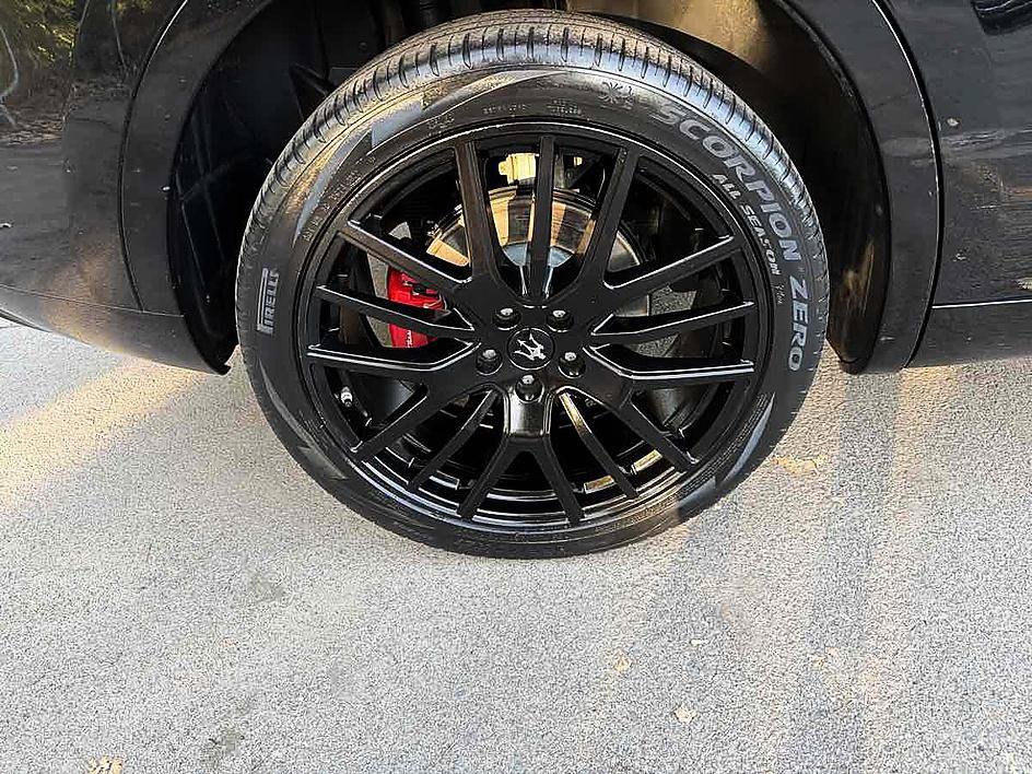 Used 2018 Maserati Levante AWD/4WD image 17