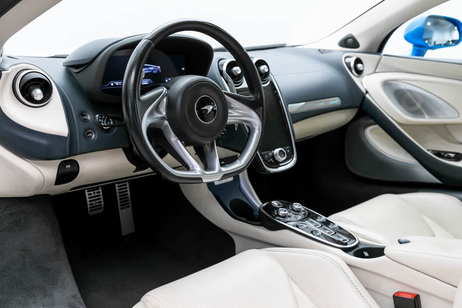 Used 2020 McLaren GT RWD image 2