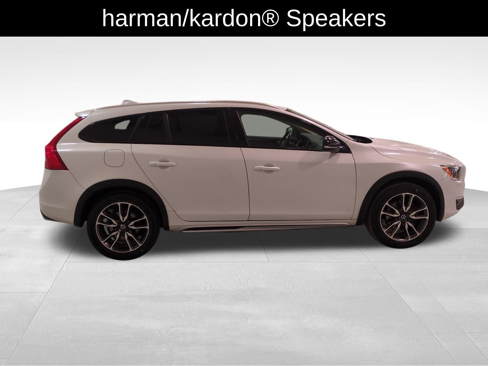 Used 2017 Volvo V60 T5 Cross Country Platinum w/ Climate Package image 3