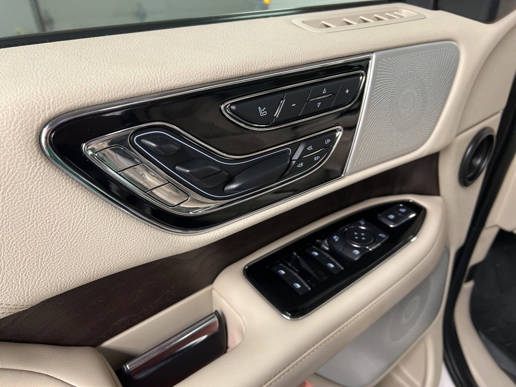 Used 2019 Lincoln Navigator L Reserve image 31